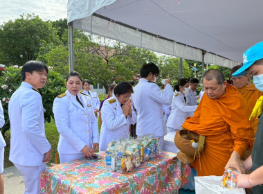 พิธีทำบุญตักบาตรเพื่อถวายเป็นพระราชกุศล ... พารามิเตอร์รูปภาพ 25